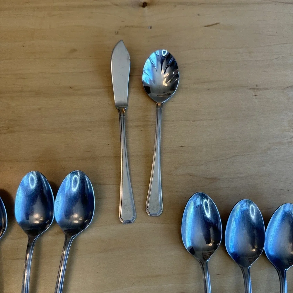 23 Pieces Supreme By Towle 'Chestnut Hill' Stainless Flatware Made In Japan